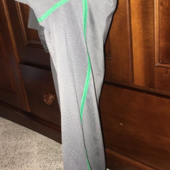 Under Armour Dri-FitT shirt - Picture 3 of 5